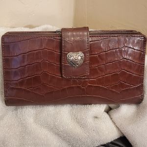 Hato Hasi brown wallet with heart accent